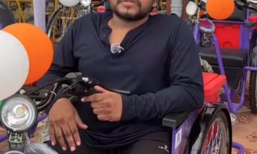 मोटराइज्ड ट्राइसाइकिल मिलने से देवप्रसाद की राह हुई आसान मोटराइज्ड ट्राइसाइकिल मिलने से देवप्रसाद की राह हुई आसान