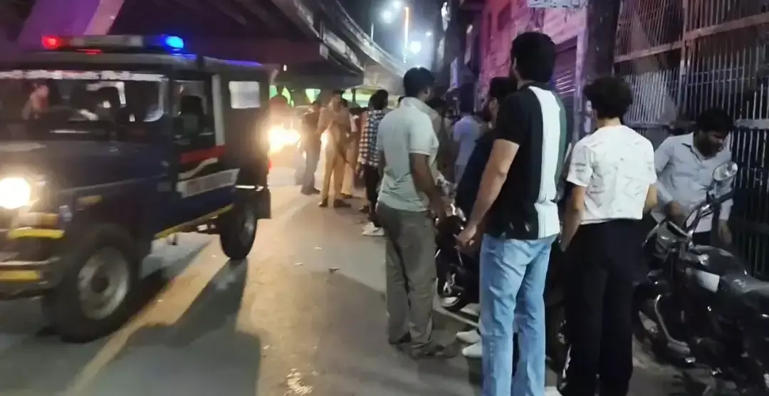 पत्नी के साथ कथित दोस्त को देखकर पति ने चलाई गोली पत्नी के साथ कथित दोस्त को देखकर पति ने चलाई गोली