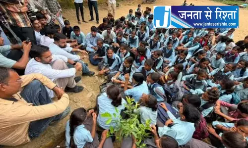 बुनियादी सुविधाओं से जूझ रहे स्कूल, छात्रों की बढ़ी परेशानी