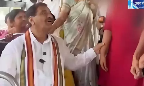 वायरल वीडियो में छात्रा को बार-बार छूते दिखे कांग्रेस विधायक मालरेड्डी रंगा रेड्डी, विवाद बढ़ा