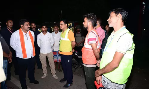 कवर्धा-बेमेतरा मार्ग पर पशुओं को देख उप मुख्यमंत्री विजय शर्मा ने अधिकारियों को लगाई फटकार