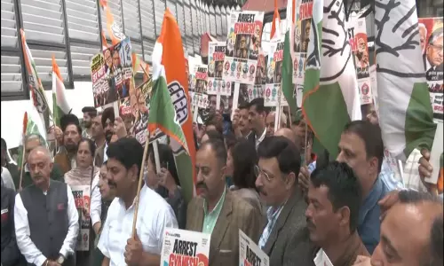 राहुल गांधी की हिरासत पर शिमला में कांग्रेस का हल्लाबोल राहुल गांधी की हिरासत पर शिमला में कांग्रेस का हल्लाबोल