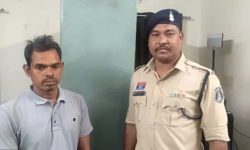 CG: रिटायर्ड शिक्षक से 47 लाख की ठगी, आरोपी गिरफ्तार CG: रिटायर्ड शिक्षक से 47 लाख की ठगी, आरोपी गिरफ्तार