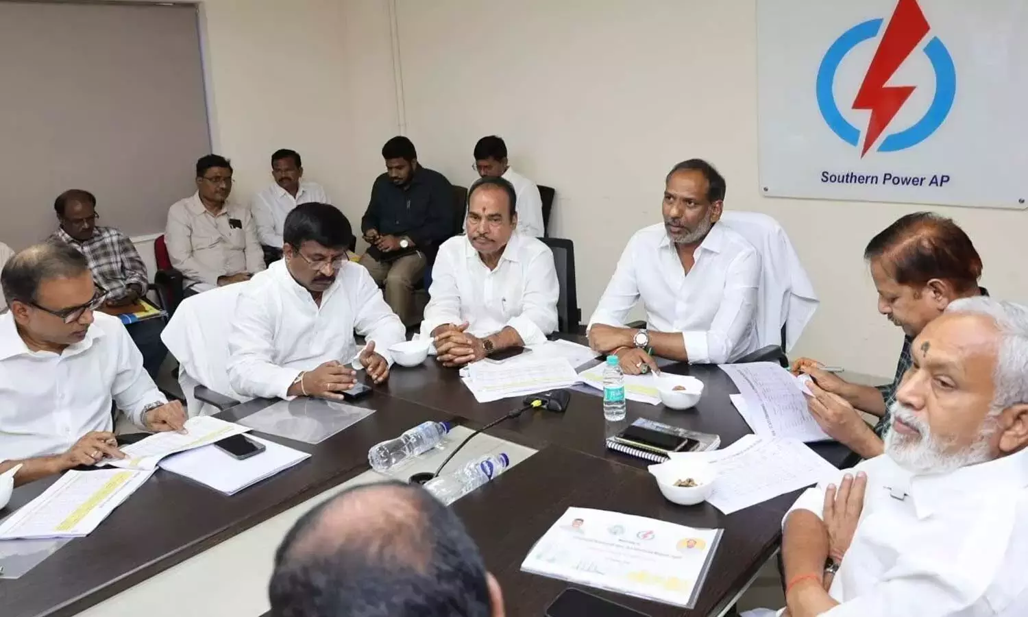 मंत्री रवि ने एपी के स्वच्छ ऊर्जा की ओर तेजी से बदलाव की घोषणा की
