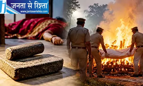 महिला की हत्या के बाद जलती चिता से शव निकलवाया, पति हिरासत में