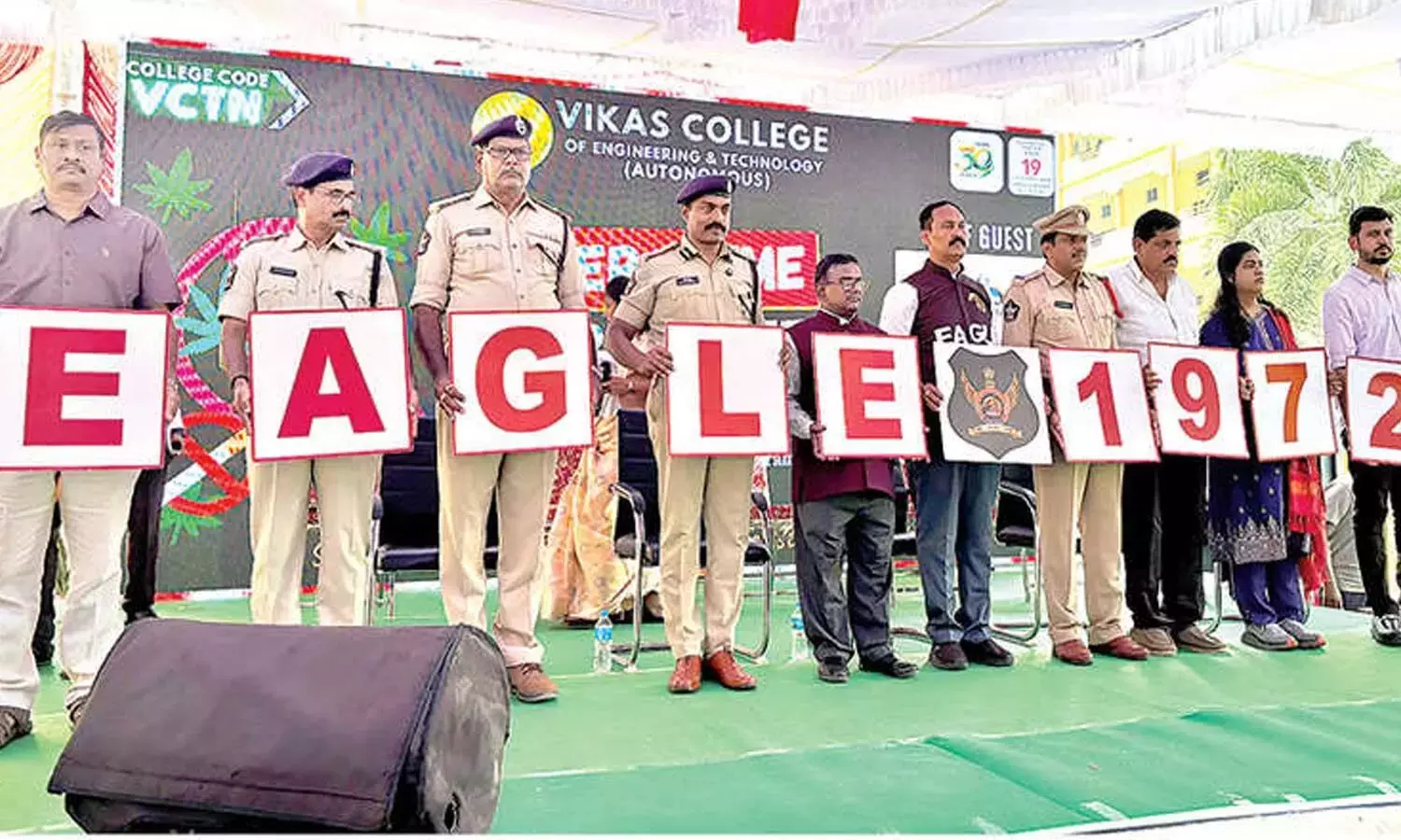Andhra: विद्यार्थियों को नशे से दूर रहने की सलाह दी गई Andhra: विद्यार्थियों को नशे से दूर रहने की सलाह दी गई