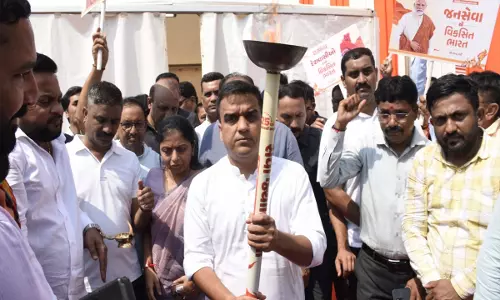 रूपाल में सेवा ज्योति मशाल यात्रा डिप्टी CM हर्ष संघवी रहे मौजूद रूपाल में सेवा ज्योति मशाल यात्रा डिप्टी CM हर्ष संघवी रहे मौजूद