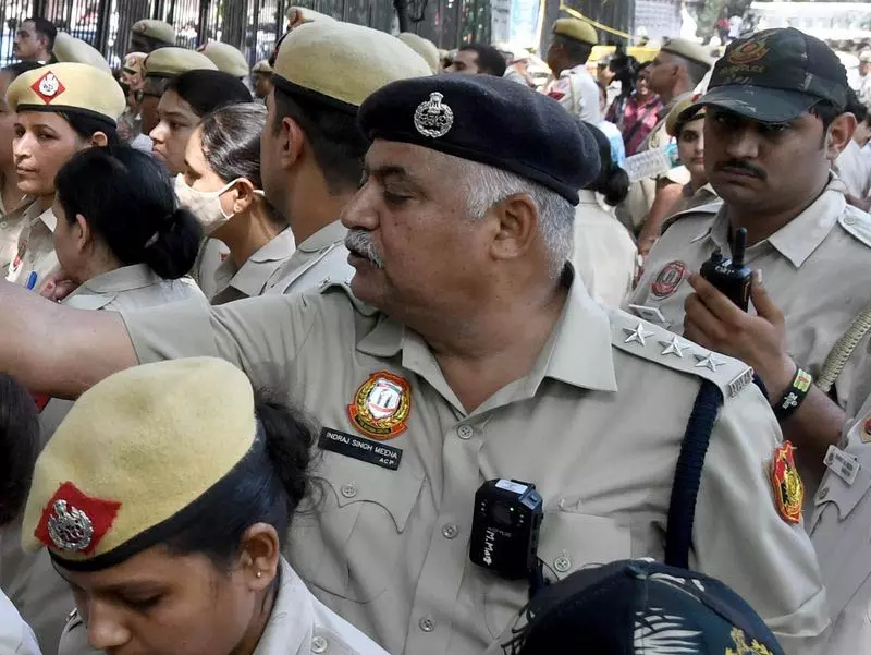 जंतर-मंतर पर पुलिस की कड़ी सुरक्षा, बॉडी कैमरों से निगरानी जंतर-मंतर पर पुलिस की कड़ी सुरक्षा, बॉडी कैमरों से निगरानी