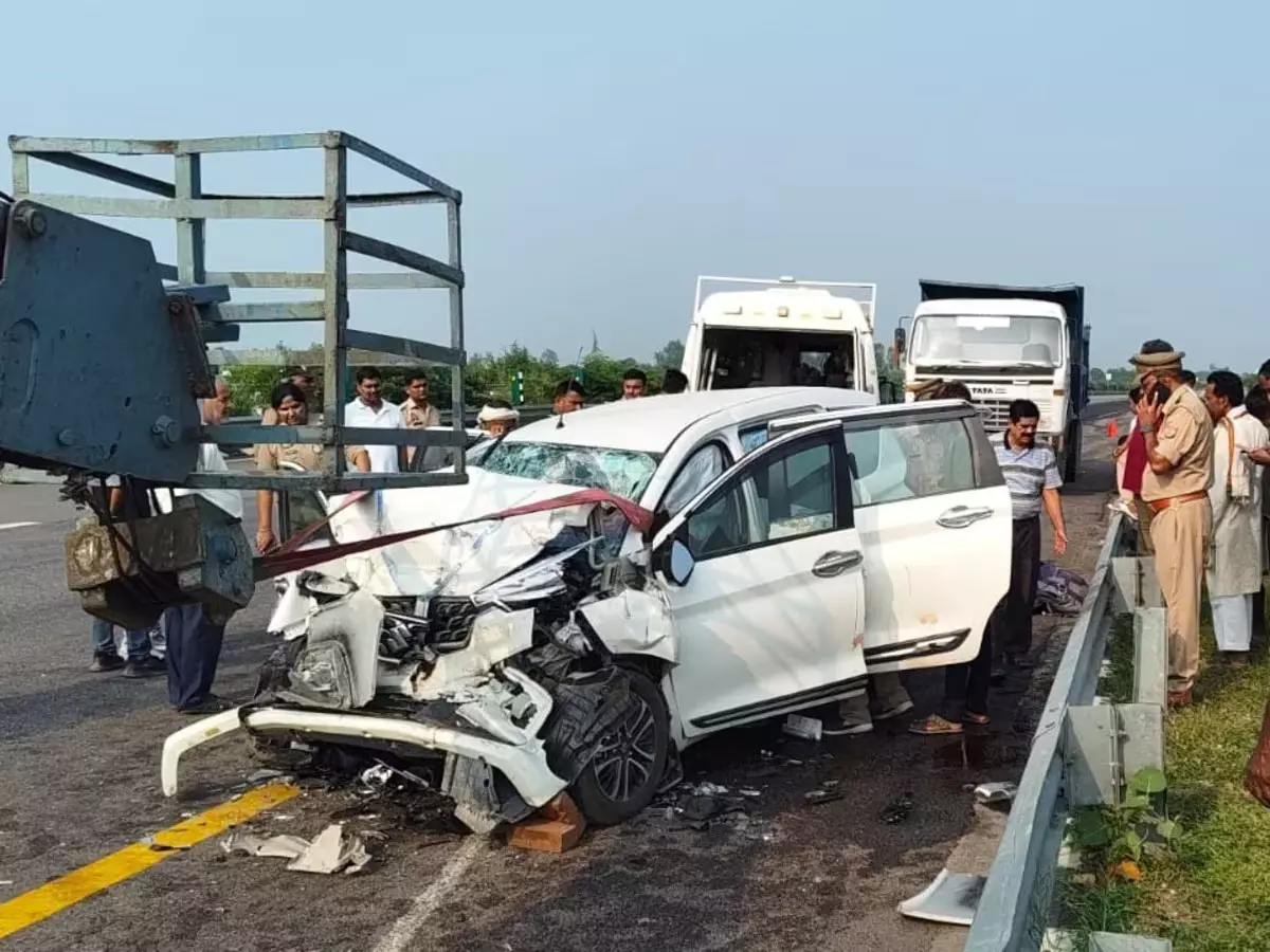 एक्सप्रेसवे पर हादसा, 3 खिलाड़ियों की मौत तीन गंभीर एक्सप्रेसवे पर हादसा, 3 खिलाड़ियों की मौत तीन गंभीर