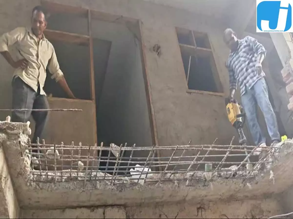 दिल्ली में अवैध निर्माण की बड़ी चुनौती, MCD के सामने 80 हजार शिकायतें लंबित दिल्ली में अवैध निर्माण की बड़ी चुनौती, MCD के सामने 80 हजार शिकायतें लंबित
