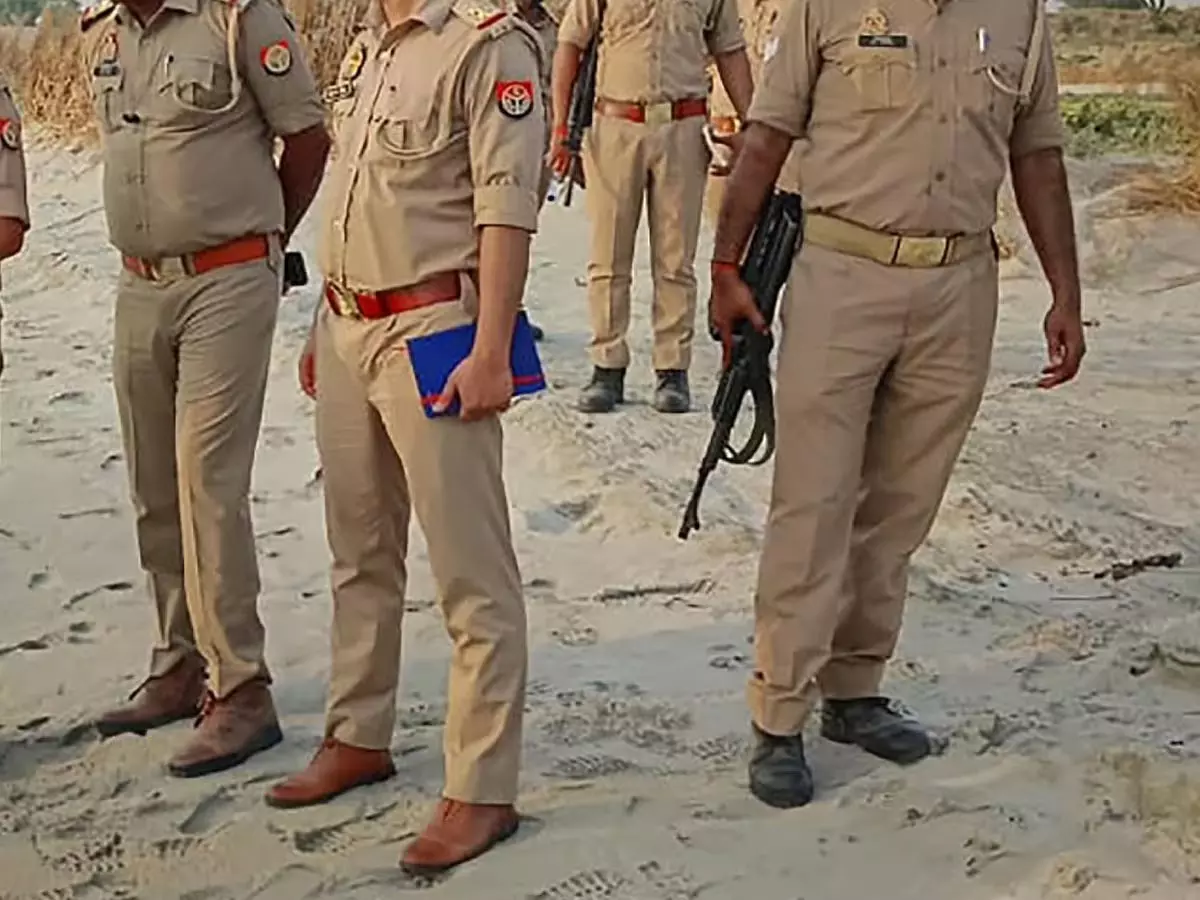 दिनेश हत्याकांड के तीन आरोपी पुलिस मुठभेड़ में घायल दिनेश हत्याकांड के तीन आरोपी पुलिस मुठभेड़ में घायल