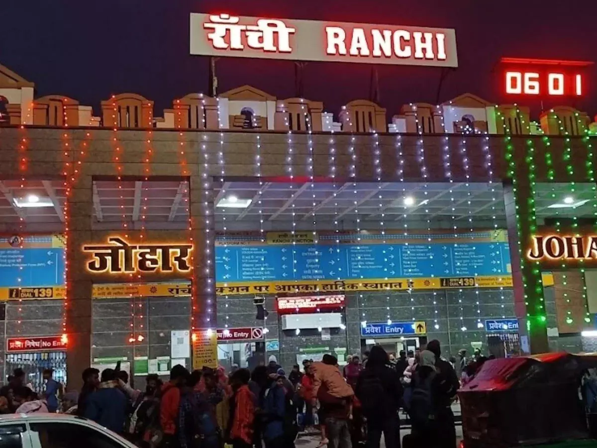 रांची और हटिया स्टेशन पर बढ़ेगा यात्री दबाव, रोजाना संख्या 1.15 लाख तक पहुंचने का अनुमान रांची और हटिया स्टेशन पर बढ़ेगा यात्री दबाव, रोजाना संख्या 1.15 लाख तक पहुंचने का अनुमान