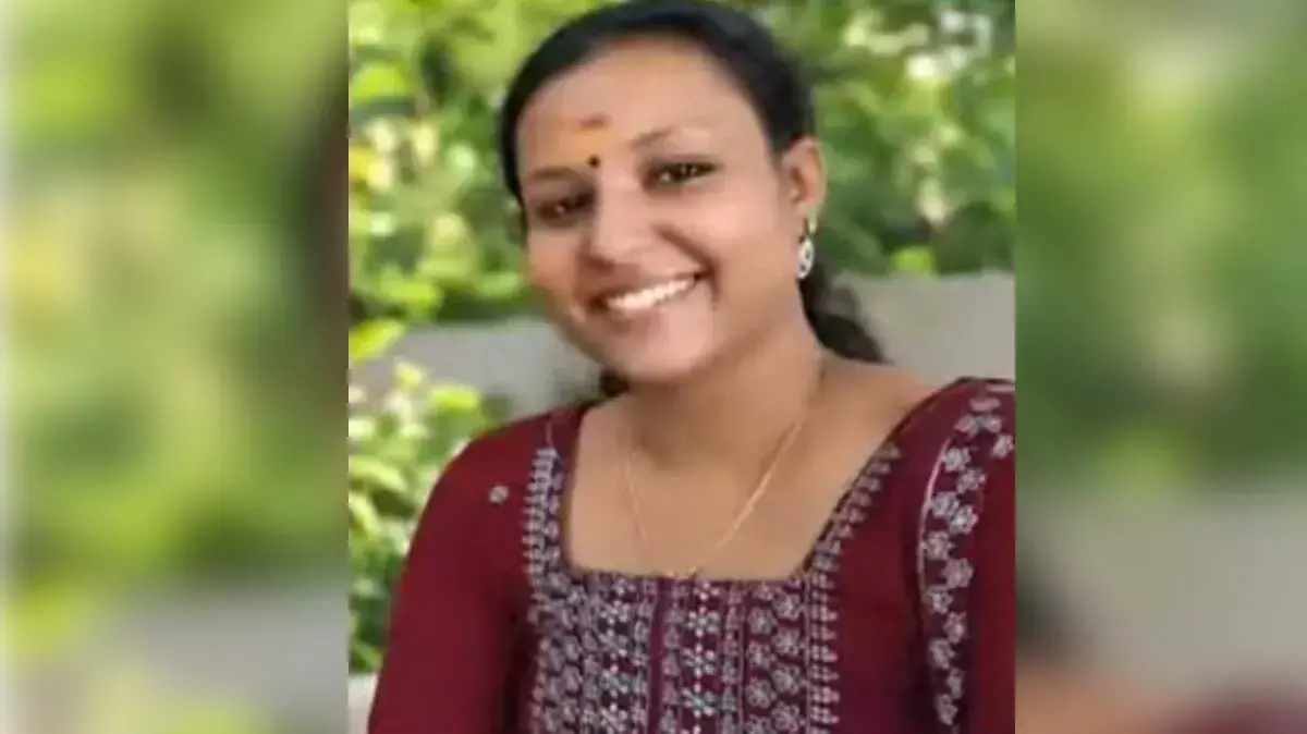 कन्नूर में खुद को आग लगाने वाली महिला की मौत कन्नूर में खुद को आग लगाने वाली महिला की मौत