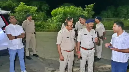मरीन ड्राइव के जंगल में पुलिस एनकाउंटर, दो अपराधियों के पैर में लगी गोली मरीन ड्राइव के जंगल में पुलिस एनकाउंटर, दो अपराधियों के पैर में लगी गोली