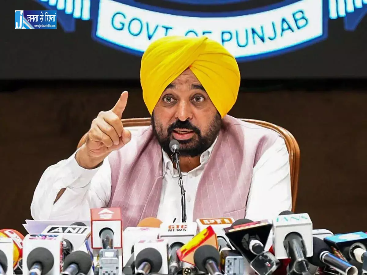 भगवंत मान के कैंप ऑफिस पर CBI छापे से पंजाब की सियासत गरम भगवंत मान के कैंप ऑफिस पर CBI छापे से पंजाब की सियासत गरम