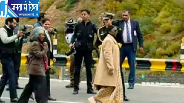अटल टनल रोहतांग पहुंचीं राष्ट्रपति द्रौपदी मुर्मु, BRO अधिकारियों से ली जानकारी अटल टनल रोहतांग पहुंचीं राष्ट्रपति द्रौपदी मुर्मु, BRO अधिकारियों से ली जानकारी