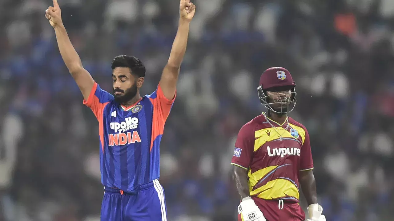 अक्षर पटेल की रणनीति आई काम, डेब्यू मैच में छाए नमन धीर अक्षर पटेल की रणनीति आई काम, डेब्यू मैच में छाए नमन धीर