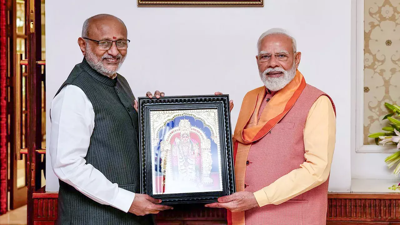 25 करोड़ लोग गरीबी से उबरे: उपराष्ट्रपति ने की पीएम मोदी की सराहना 25 करोड़ लोग गरीबी से उबरे: उपराष्ट्रपति ने की पीएम मोदी की सराहना