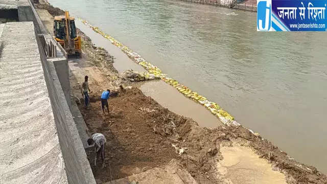 गंगनहर में अचानक 12 हजार क्यूसेक पानी छोड़ा, अर्द्धकुंभ के निर्माणाधीन घाटों पर मची अफरातफरी गंगनहर में अचानक 12 हजार क्यूसेक पानी छोड़ा, अर्द्धकुंभ के निर्माणाधीन घाटों पर मची अफरातफरी