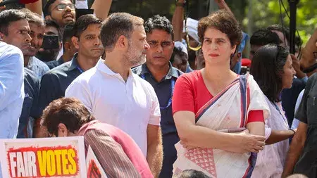 राहुल और प्रियंका के खिलाफ मामले को लेकर कांग्रेस का सत्याग्रह राहुल और प्रियंका के खिलाफ मामले को लेकर कांग्रेस का सत्याग्रह