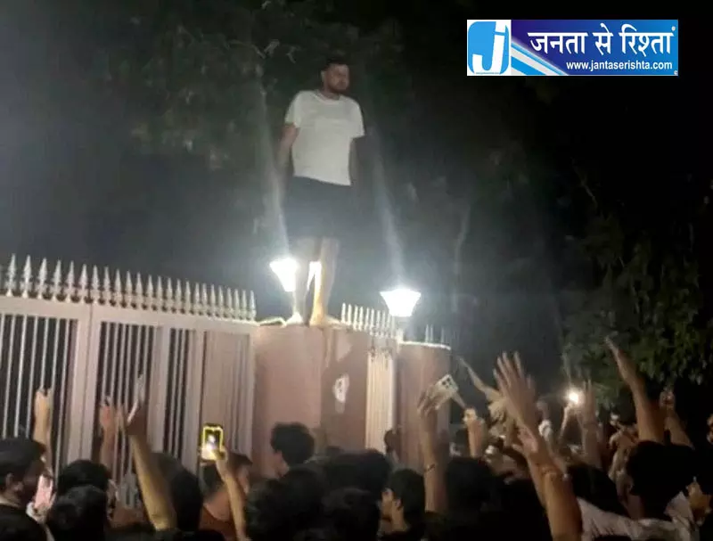 प्रदर्शन के बाद यूनिवर्सिटी प्रशासन अलर्ट, सुरक्षा बढ़ाई प्रदर्शन के बाद यूनिवर्सिटी प्रशासन अलर्ट, सुरक्षा बढ़ाई