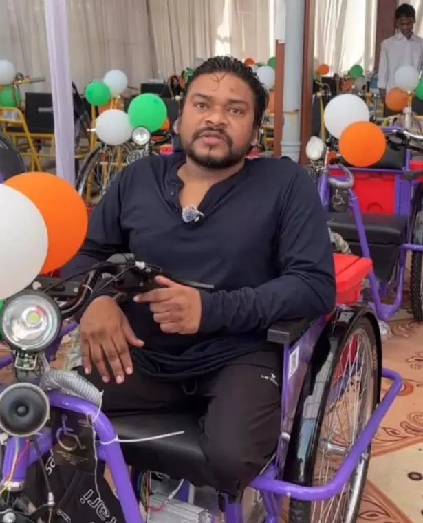 मोटराइज्ड ट्राइसाइकिल मिलने से देवप्रसाद की राह हुई आसान मोटराइज्ड ट्राइसाइकिल मिलने से देवप्रसाद की राह हुई आसान