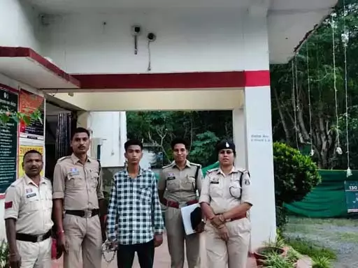 कोंडागांव में नाबालिग से दुष्कर्म, 22 वर्षीय आरोपी गिरफ्तार कोंडागांव में नाबालिग से दुष्कर्म, 22 वर्षीय आरोपी गिरफ्तार