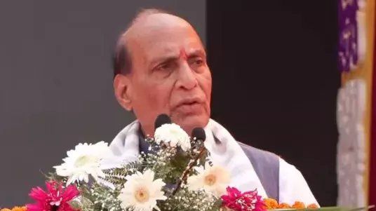 PM मोदी की 25 साल की जनसेवा पर राजनाथ सिंह ने की तारीफ PM मोदी की 25 साल की जनसेवा पर राजनाथ सिंह ने की तारीफ