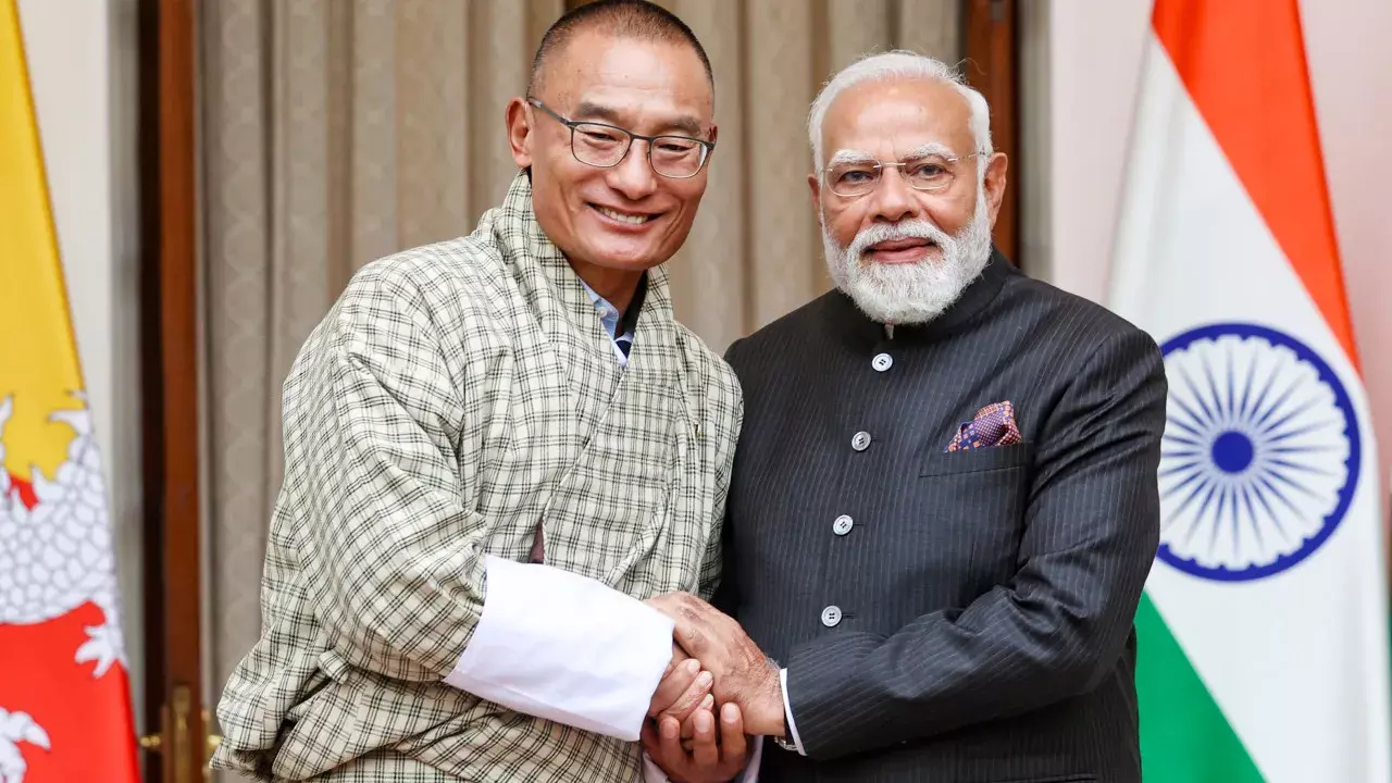 भूटान के प्रधानमंत्री का बयान: PM मोदी को बताया विष्णु का अवतार भूटान के प्रधानमंत्री का बयान: PM मोदी को बताया विष्णु का अवतार