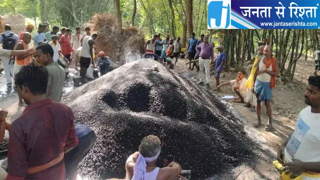 रिकॉर्ड उत्पादन के बावजूद मखाना किसानों पर बाजार की मार, आधे से भी नीचे पहुंचे भाव रिकॉर्ड उत्पादन के बावजूद मखाना किसानों पर बाजार की मार, आधे से भी नीचे पहुंचे भाव