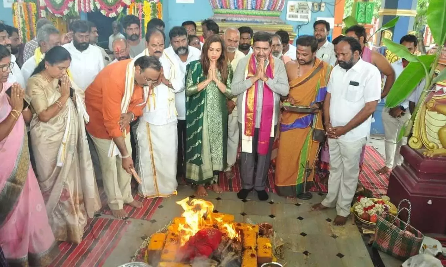 Andhra: नेल्लोर सूखे के बीच नेताओं ने वरुण यज्ञ किया Andhra: नेल्लोर सूखे के बीच नेताओं ने वरुण यज्ञ किया