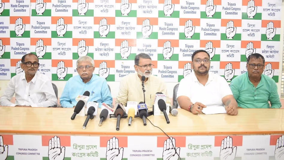 त्रिपुरा कांग्रेस का विरोध: अगरतला में CEC के खिलाफ प्रदर्शन त्रिपुरा कांग्रेस का विरोध: अगरतला में CEC के खिलाफ प्रदर्शन