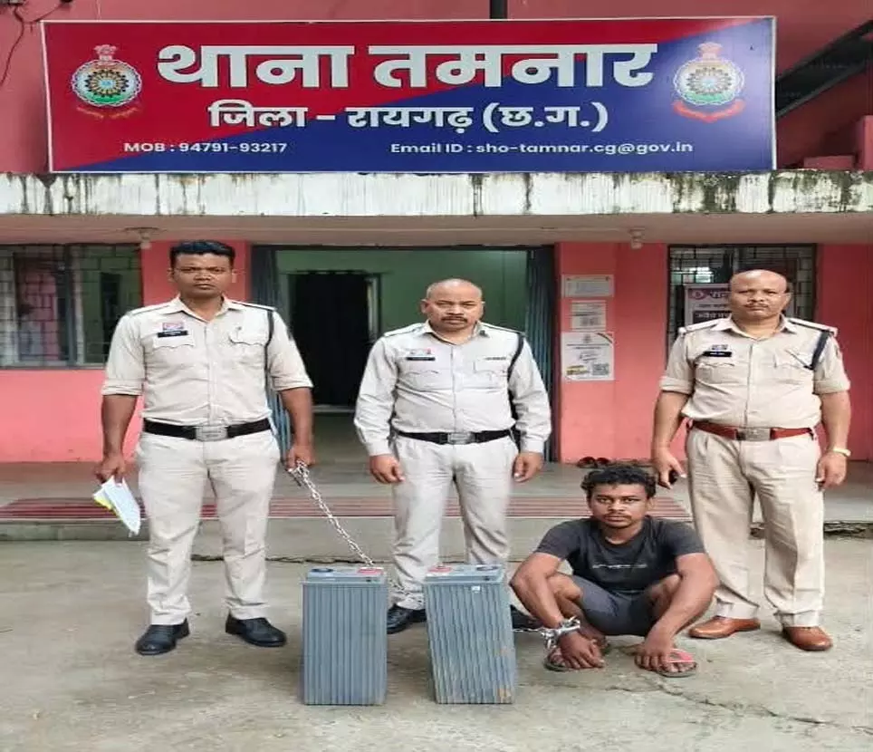 मोबाइल टावर से बैटरी चोरी का फरार आरोपी गिरफ्तार, 2 बैटरियां बरामद मोबाइल टावर से बैटरी चोरी का फरार आरोपी गिरफ्तार, 2 बैटरियां बरामद