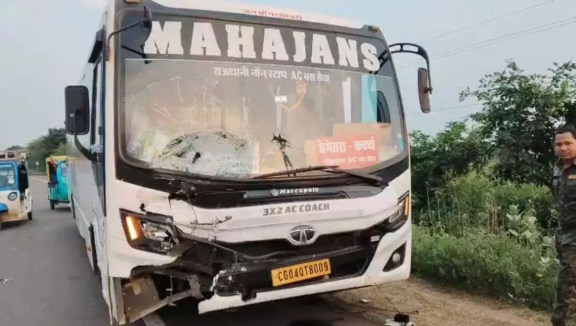 नेशनल हाईवे पर बस-बाइक की टक्कर, प्रिंसिपल की मौके पर मौत नेशनल हाईवे पर बस-बाइक की टक्कर, प्रिंसिपल की मौके पर मौत