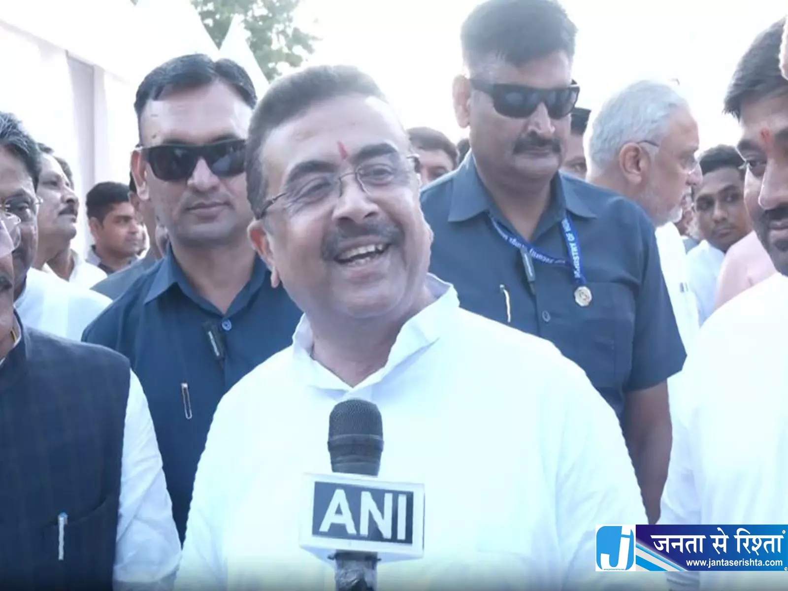 PM मोदी के जन्मस्थान वडनगर पहुंचे सुवेंदु और शिवराज PM मोदी के जन्मस्थान वडनगर पहुंचे सुवेंदु और शिवराज
