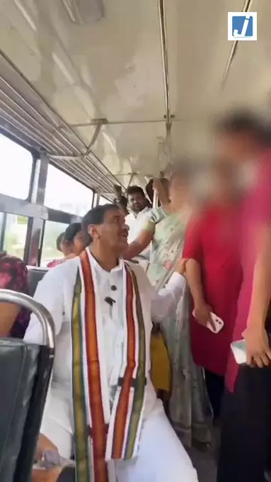 छात्रा का हाथ पकड़ते दिखे कांग्रेस MLA, वीडियो वायरल छात्रा का हाथ पकड़ते दिखे कांग्रेस MLA, वीडियो वायरल