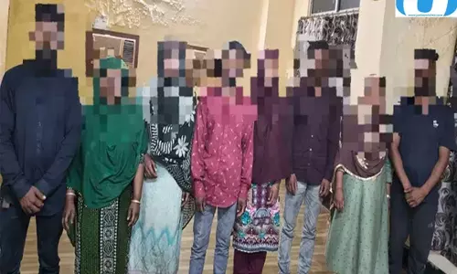 गुवाहाटी में 18 बांग्लादेशी पकड़े गए, होटल में पुलिस की रेड गुवाहाटी में 18 बांग्लादेशी पकड़े गए, होटल में पुलिस की रेड