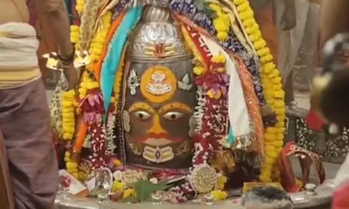 राजा स्वरूप में सजे बाबा महाकाल, भांग-ड्रायफ्रूट से किया गया भव्य शृंगार