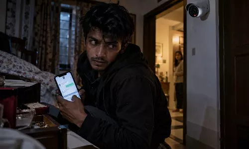 गजब का चोर घर से आईफोन 15 चुराया, फिर पीड़ित की बहन से मांग लिया पासवर्ड