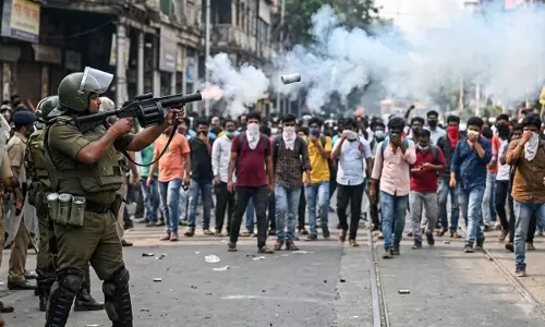 बिहार में मॉक ड्रिल के दौरान बड़ा हादसा, टियर गैस के धुएं से 122 जवान बीमार बिहार में मॉक ड्रिल के दौरान बड़ा हादसा, टियर गैस के धुएं से 122 जवान बीमार