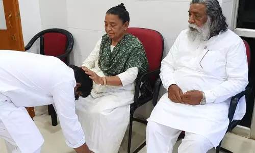 हाथ में हसुआ लेकर महाजन को दौड़ा दिया था, ऐसी थी रूपी सोरेन की हिम्मत, संघर्षों से भरी रही जिंदगी हाथ में हसुआ लेकर महाजन को दौड़ा दिया था, ऐसी थी रूपी सोरेन की हिम्मत, संघर्षों से भरी रही जिंदगी