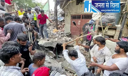 दिल्ली के सीमापुरी में बड़ा हादसा, इमारत गिरने से 3 की मौत, 8 घायल