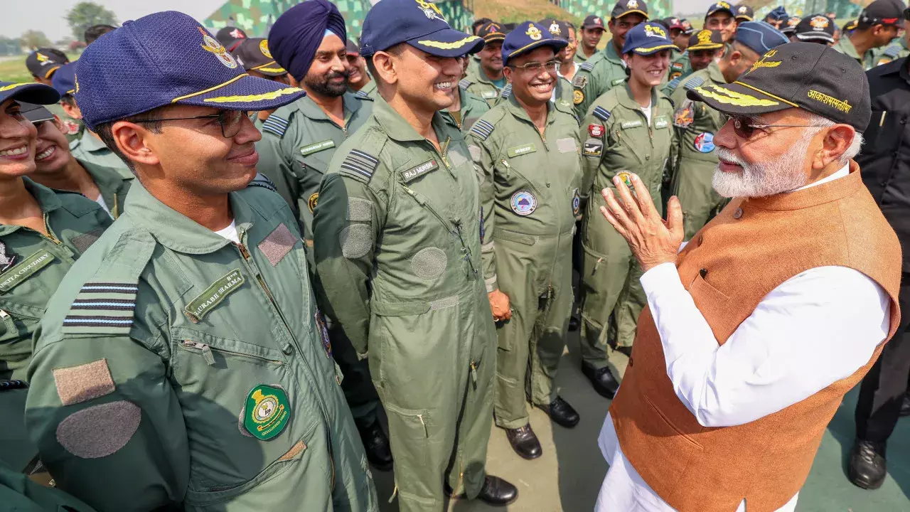 IAF Day पर PM मोदी का संदेश: वायु सेना के शौर्य और पराक्रम को नमन