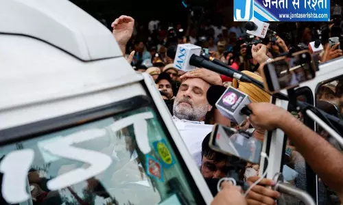 दिल्ली में प्रदर्शन के दूसरे दिन राहुल-प्रियंका हिरासत में, जंतर-मंतर जाते समय रोका दिल्ली में प्रदर्शन के दूसरे दिन राहुल-प्रियंका हिरासत में, जंतर-मंतर जाते समय रोका