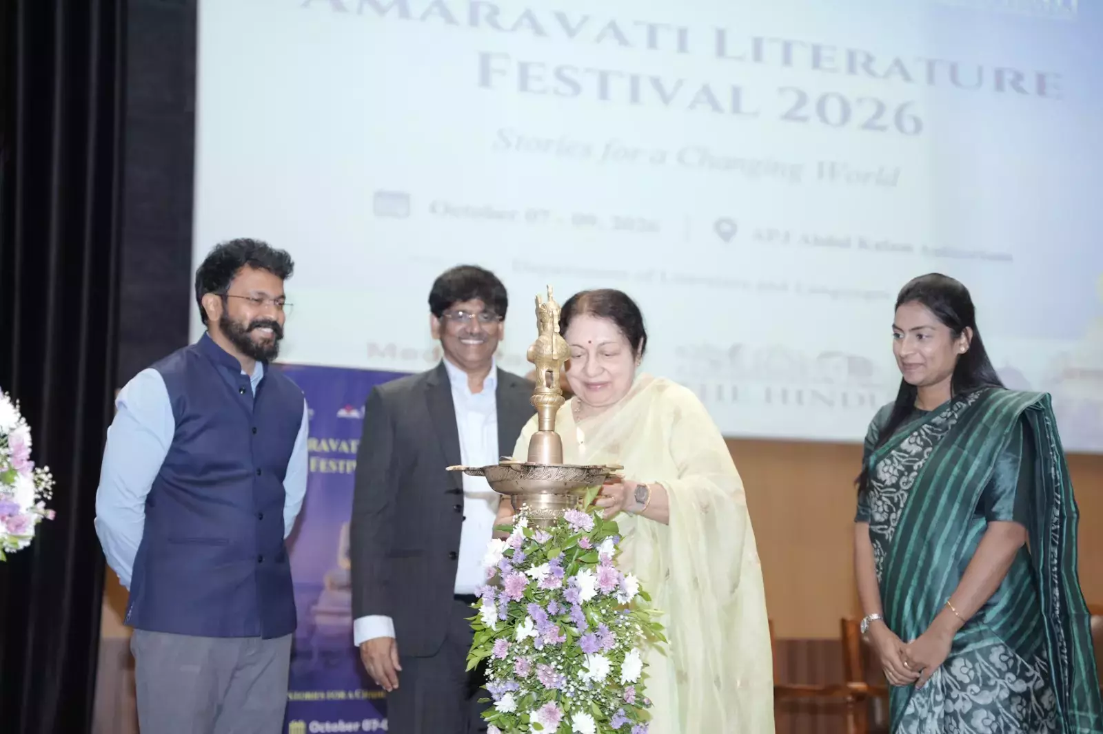 Andhra: तेजस्वी कहते हैं, तेलुगु भाषा, साहित्य का मूल्य अतुलनीय है Andhra: तेजस्वी कहते हैं, तेलुगु भाषा, साहित्य का मूल्य अतुलनीय है