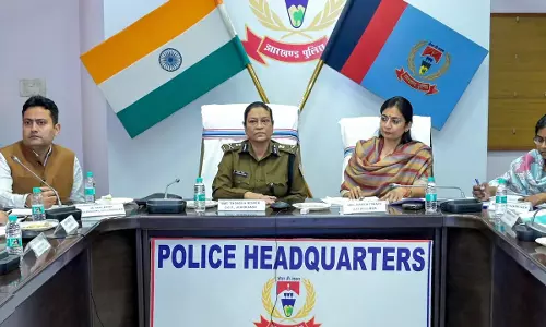 झारखंड की DGP तदाशा मिश्रा की नियुक्ति पर बड़ा विवाद, केंद्र सरकार पहुंची सुप्रीम कोर्ट झारखंड की DGP तदाशा मिश्रा की नियुक्ति पर बड़ा विवाद, केंद्र सरकार पहुंची सुप्रीम कोर्ट