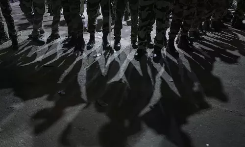 दिल्ली में कांग्रेस के प्रदर्शन के दौरान पुलिसकर्मियों से मारपीट का आरोप दिल्ली में कांग्रेस के प्रदर्शन के दौरान पुलिसकर्मियों से मारपीट का आरोप