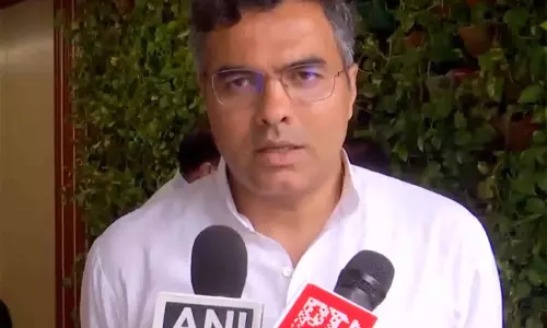 दिल्ली के मंत्री प्रवेश वर्मा की बढ़ीं मुश्किलें, थप्पड़ मारने के आरोप पर हाईकोर्ट ने मांगी रिपोर्ट दिल्ली के मंत्री प्रवेश वर्मा की बढ़ीं मुश्किलें, थप्पड़ मारने के आरोप पर हाईकोर्ट ने मांगी रिपोर्ट