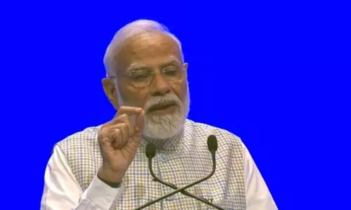 मोबाइल फोन गुड गवर्नेंस का टूल बना, 5 लाख करोड़ रुपए गलत हाथों में जाने से बचे: पीएम मोदी मोबाइल फोन गुड गवर्नेंस का टूल बना, 5 लाख करोड़ रुपए गलत हाथों में जाने से बचे: पीएम मोदी