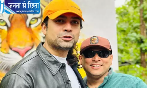 अचानक जंगल सफारी करने पहुंचे मशहूर सिंगर जुबिन नौटियाल, प्रशंसकों संग खिंचवाई सेल्फी अचानक जंगल सफारी करने पहुंचे मशहूर सिंगर जुबिन नौटियाल, प्रशंसकों संग खिंचवाई सेल्फी